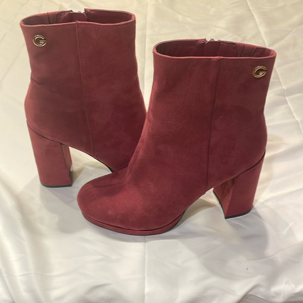 GBG Platform Heeled Ankle Boots Burgundy Faux Suede Zip Closure Size 10M Vamp - Picture 3 of 9